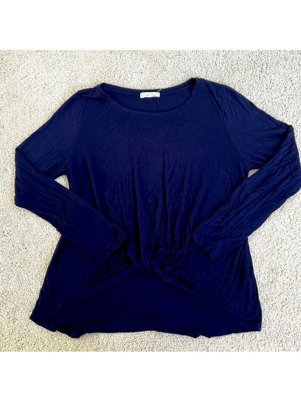 Women’s long sleeve knot front T-shirt. Size L